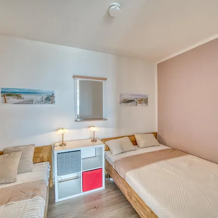 - Haus F, App 0f0608 Apartment
